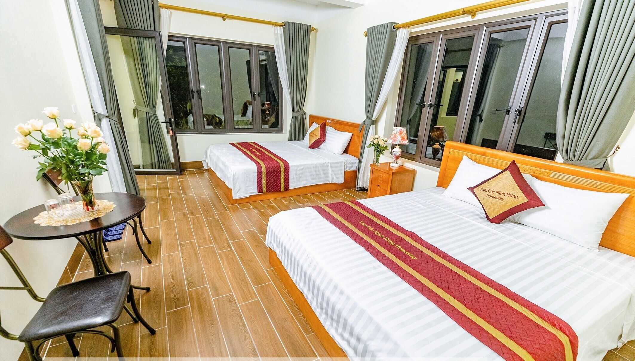 Phòng Deluxe, nhiều giường, sân hiên, quang cảnh núi | Bộ đồ giường cao cấp, chăn bông, nệm cao su hoạt tính (memory foam) 