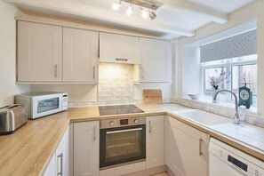 Fridge, microwave, oven, stovetop - Host & Stay | Rose Cottage, Pickering (Pickering)