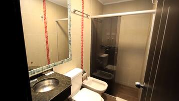 Standard Double Room | Bathroom | Free toiletries, hair dryer, bidet, towels