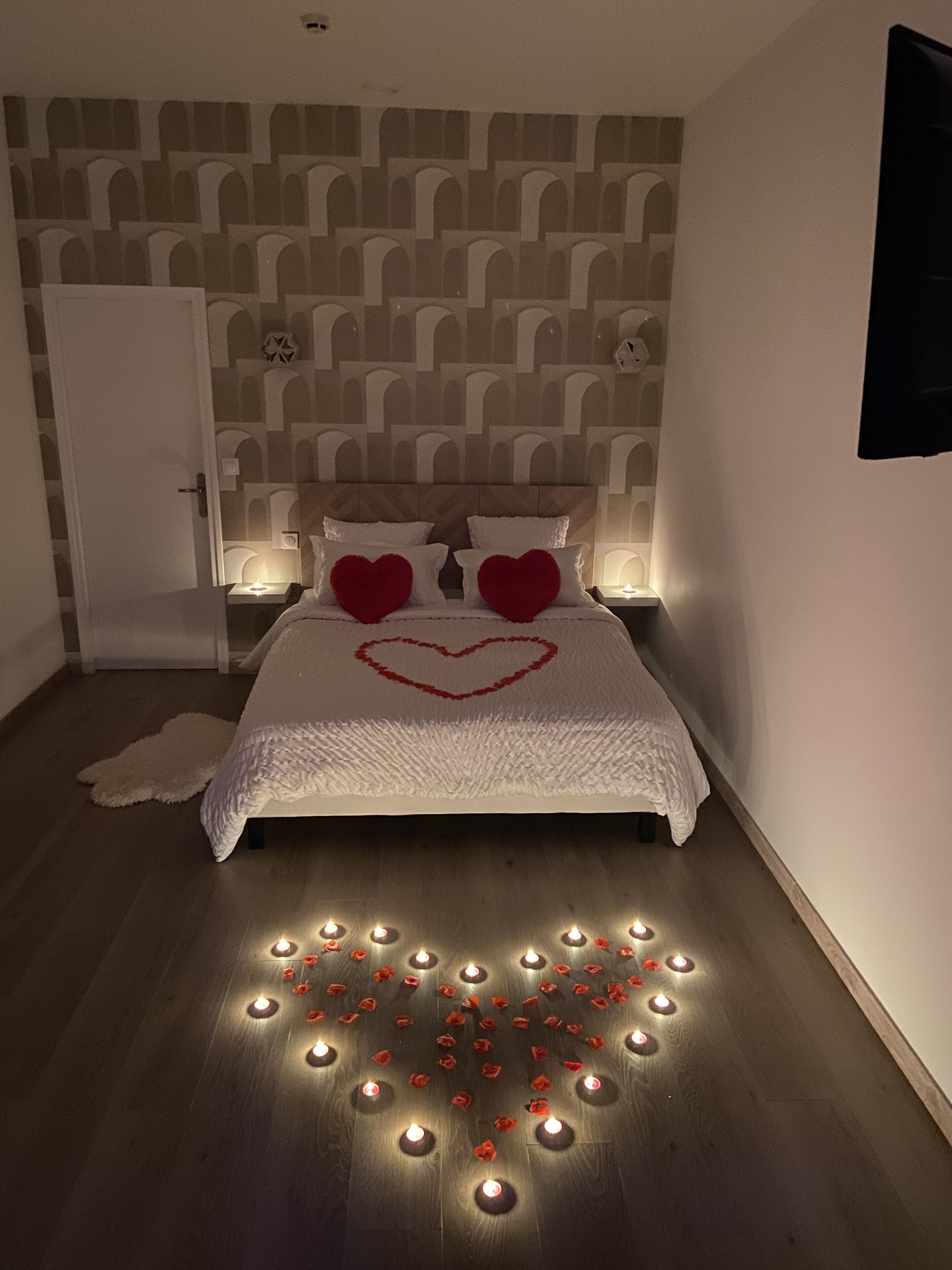 Shower, free toiletries, towels, soap