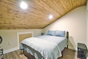 3 bedrooms, free WiFi, bed sheets - Rustic Retreat 3Bed/3Ba Walk In Quiet Close to Lake TaneyComo & The Landing (Branson)