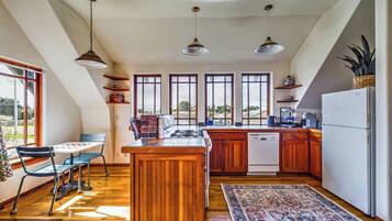 冰箱、微波炉、烤箱、炉灶