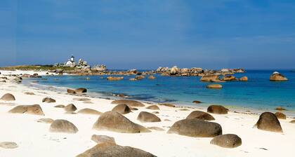 Villa 4**** -Ty-Vran-Internal swimming pool-50 meters from the beach.