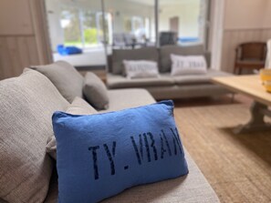 Smart TV, books - Villa 4**** -Ty-Vran-Internal swimming pool-50 meters from the beach. (Kerlouan)