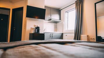 1 bedroom, desk, laptop workspace, blackout drapes