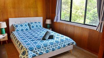 3 slaapkamers, een strijkplank/strijkijzer, gratis wifi, beddengoed