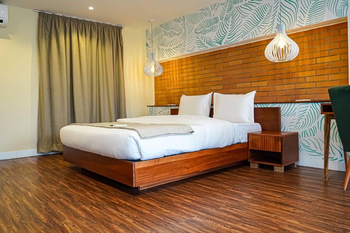Classic Room, City View | In-room safe, desk, laptop workspace, WiFi (free)