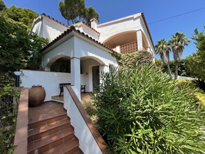Exterior - Beautiful mediterranean villa with swimmingool. (Pals)