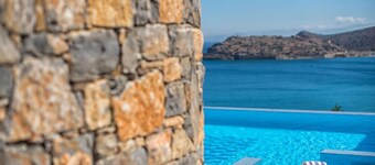 3 bedroom Villa very close to the beach