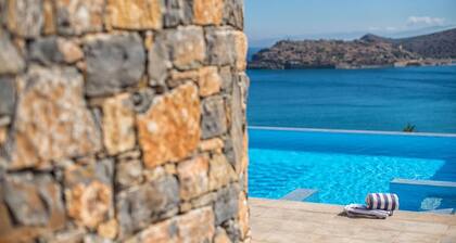 3 bedroom Villa very close to the beach