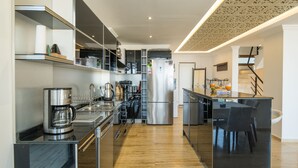 Kaffetrakter/tekoker, kjøleskap, mikrobølgeovn og ovn