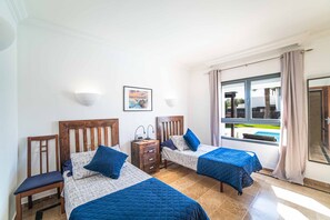 3 dormitoris, planxa i posts de planxar, wifi i roba de llit 