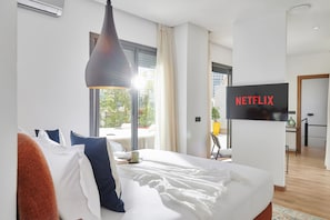 Panoramic Duplex, Men only | 1 bedroom, soundproofing, iron/ironing board, free WiFi