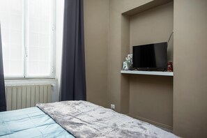 1 bedroom, iron/ironing board, travel cot, free WiFi