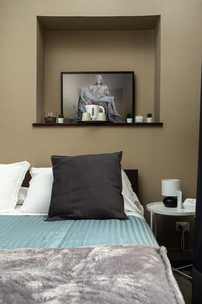 Art Deluxe Rooms Vatican Bernini Room Roma Vrbo