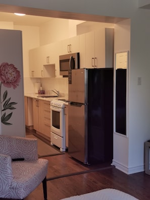 Interior - Beau Studio #1 Complétement Meublé (Montréal)