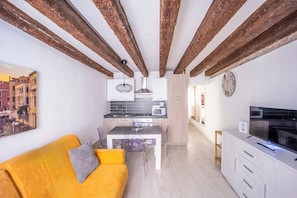 Design Apartment | Private kitchen | Full-size fridge, microwave, oven, stovetop