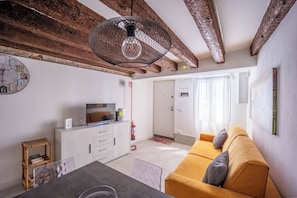 Design Apartment | Living area | 28-inch flat-screen TV with digital channels, TV