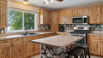 Apartment | Private kitchen | Coffee/tea maker, highchair, paper towels