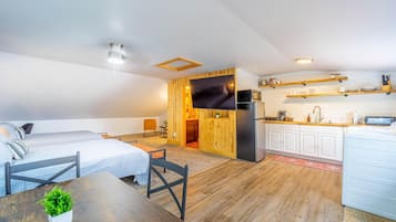 Deluxe-Apartment | Eigene Küche | Wasserkocher mit Kaffee-/Teezubehör, Hochstuhl, Küchenrolle