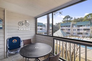 Dining - Resort of the Water w/ Indoor Outdoor Pools, Hot Tub, Tennis, Fitness Center ! (Hilton Head Island)