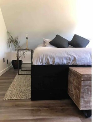 2 bedrooms, desk, iron/ironing board, free WiFi