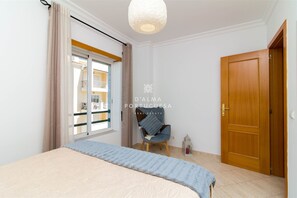 1 chambre, fer et planche à repasser, accès au Wi-Fi (inclus)