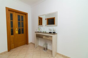 Interni