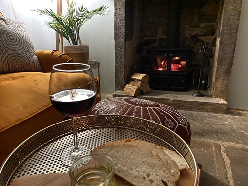 Luxury Cottage w/hot tub in the Peak District 