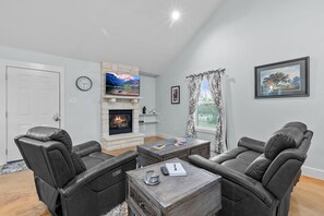 Smart-TV, Kamin, Bücher