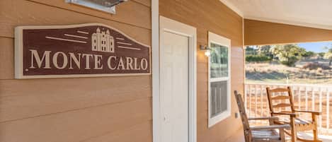 تفاصيل الفندق من الخارج