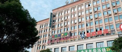A multi-story hotel with numerous windows and air conditioning units.