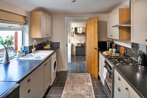 Fridge, microwave, oven, coffee/tea maker