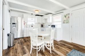Fridge, microwave, oven, stovetop - Shore House: Sand Beneath, Waves at Your Doorstep! Perfect deck for Sunrise!  (Quintana)