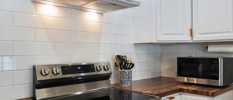 Refrigerador, microondas, horno, placa de cocina