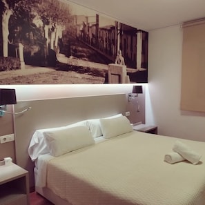 Double Room | Premium bedding, individually decorated, blackout drapes, free WiFi - Hello Villarreal Suites (Villarreal)
