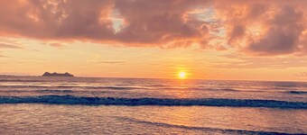 Casa Arenas, steps away from the ocean!