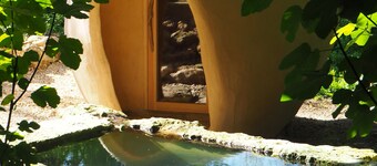 Maison Terre Cabanes de Fallot / sauna - cold bath / shared natural swimming pool