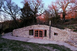 Exterior - Maison Terre Cabanes de Fallot / sauna - cold bath / shared natural swimming pool (L'Isle-Bouzon)