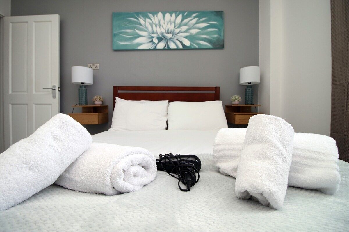 2 chambres, fer et planche à repasser, accès Internet