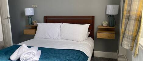 2 chambres, fer et planche à repasser, accès Internet