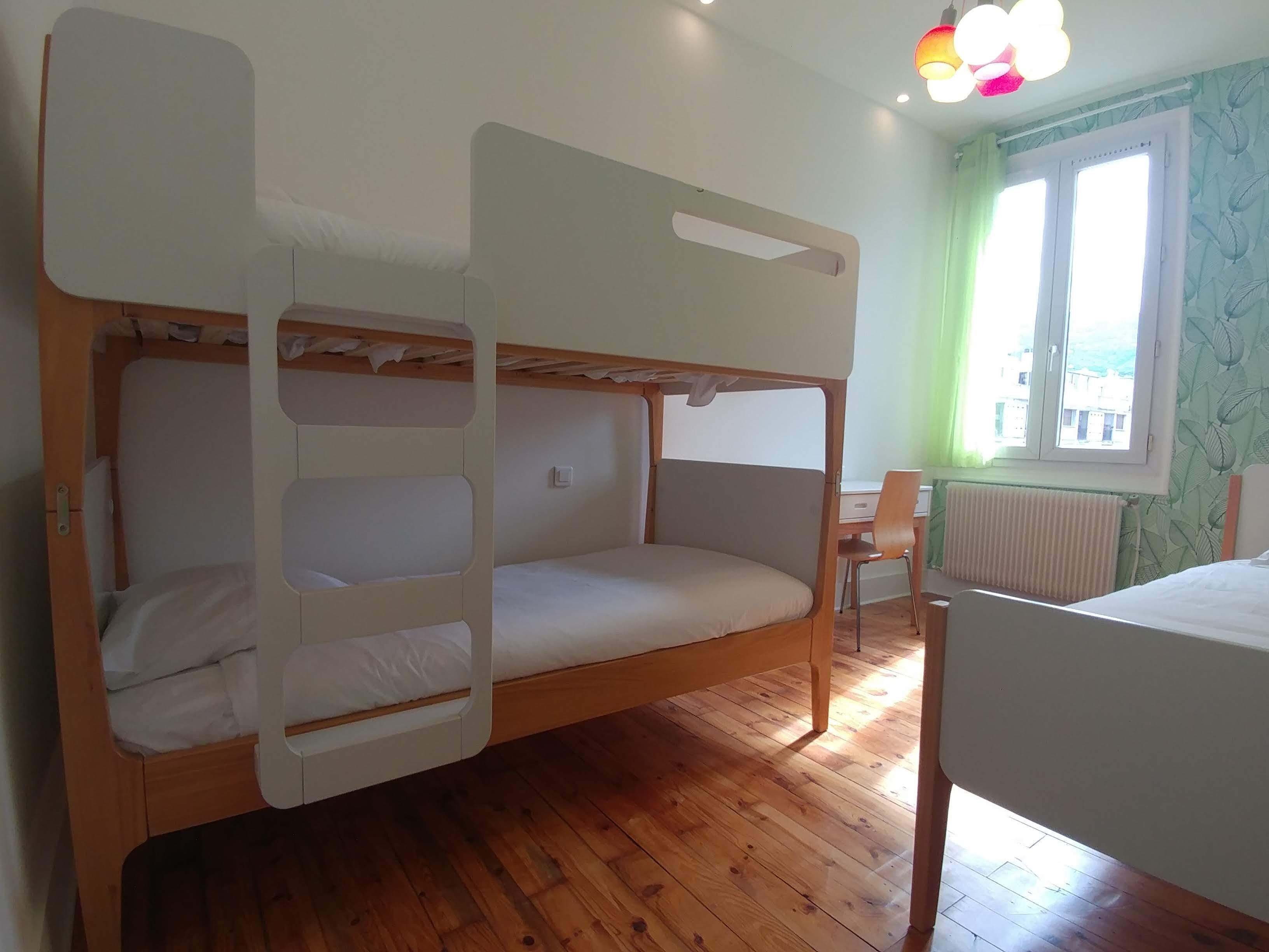 2 bedrooms, desk, travel cot, free WiFi
