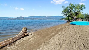 Unclassified image, 4 of 56, button - Modern 5th Floor unit • 3 bed • 2 bath • 958sq ft Playa del Sol Resort (Kelowna)
