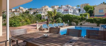 5 Bedroom villa split into 2 apartments