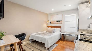 1 slaapkamer, een strijkplank/strijkijzer, wifi, beddengoed