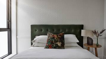 2 habitaciones, escritorio, tabla de planchar con plancha y wifi gratis