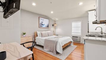 1 habitación, tabla de planchar con plancha, wifi y ropa de cama