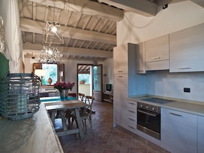 Classic Apartment | Private kitchen | Fridge, oven, stovetop, cookware/dishes/utensils