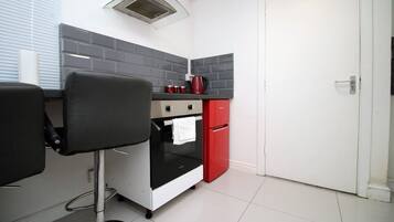 Cookware/dishes/utensils