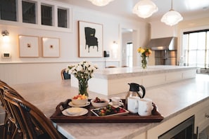 Tägliches inbegriffenes kontinentales Frühstück